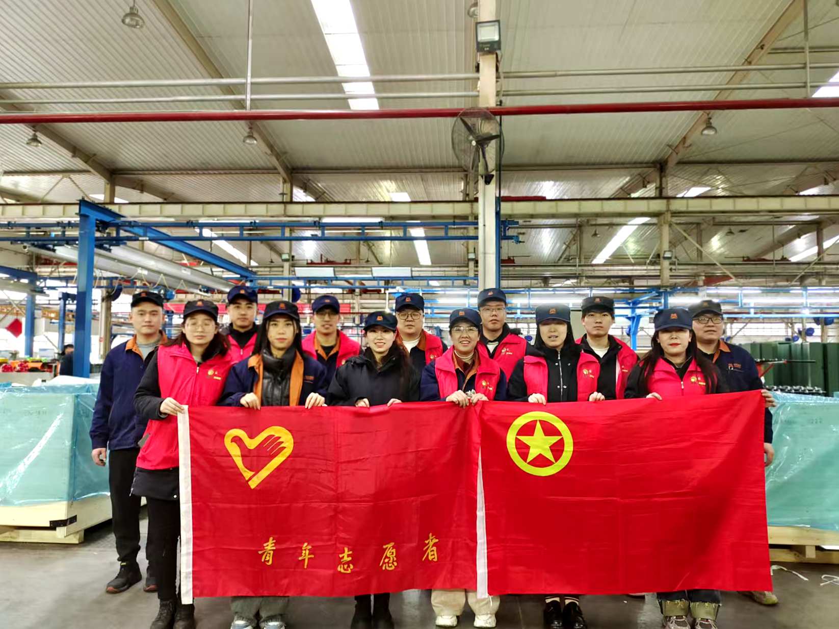 2 团员青年在活动地点之一棉机总装厂现场开展雷锋日活动1.jpg 2 团员青年在活动地点之一棉机总装厂现场开展雷锋日活动1.jpg